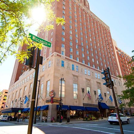 Hilton Milwaukee Hotel Exterior photo