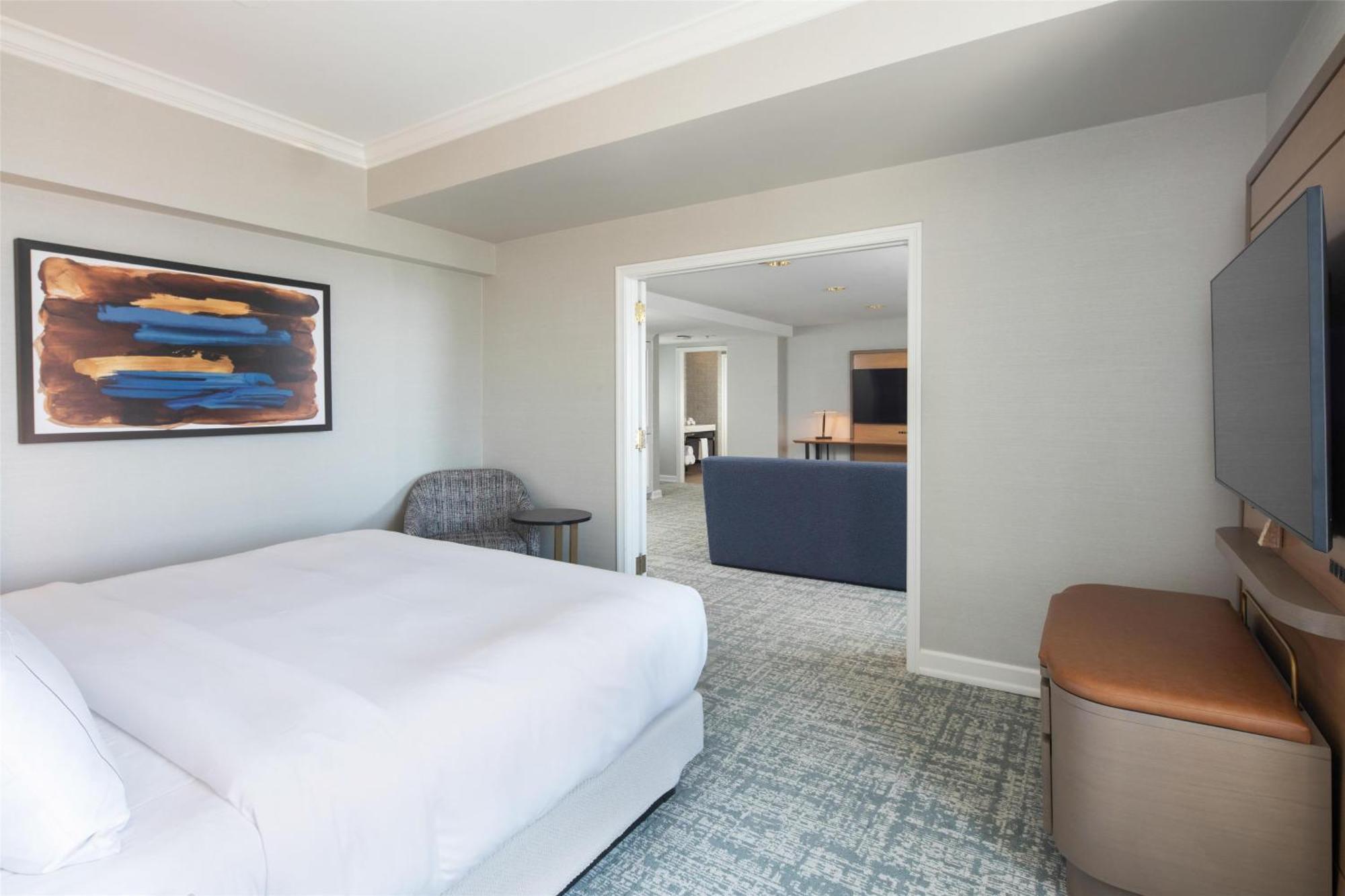 Hilton Milwaukee Hotel Exterior photo